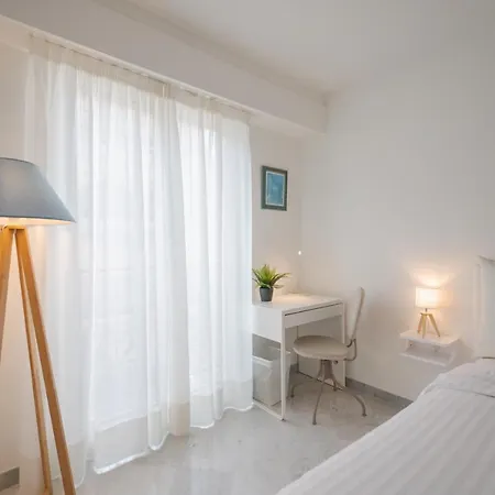 Le Victoria - Beau 2p Avec Vue Laterale, Balcon, Piscine, Sauna Et Parking Prive Au Centre De Apartmán Menton